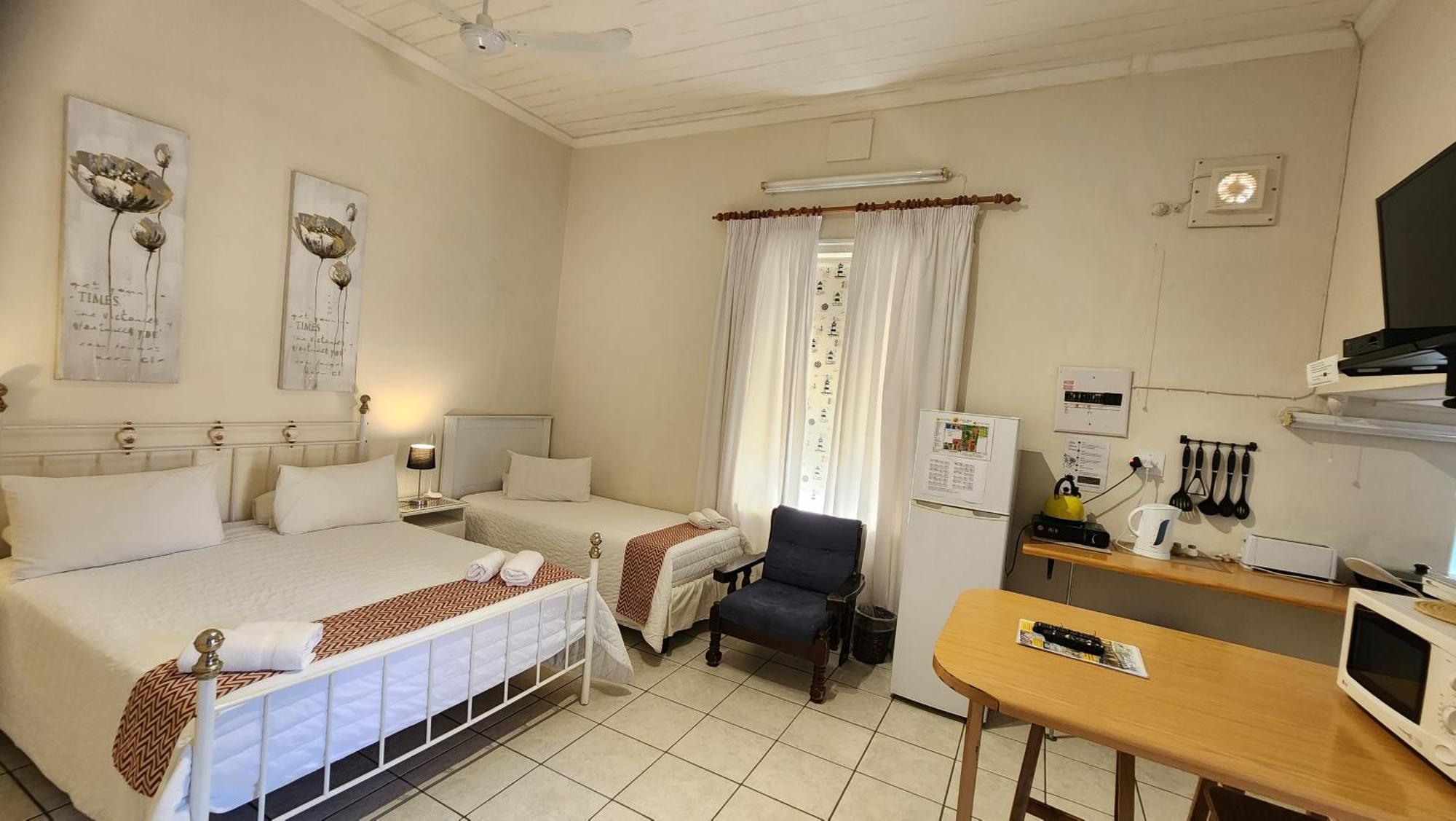 Country Village Graaff-Reinet 외부 사진