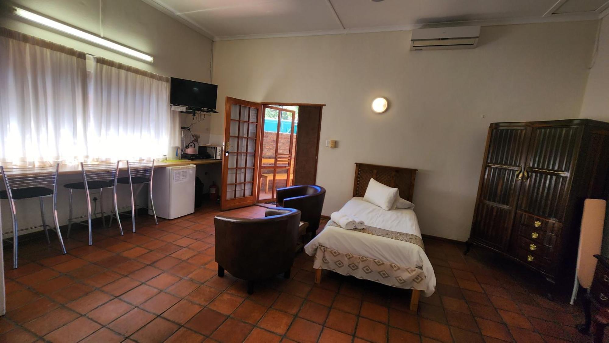 Country Village Graaff-Reinet 외부 사진