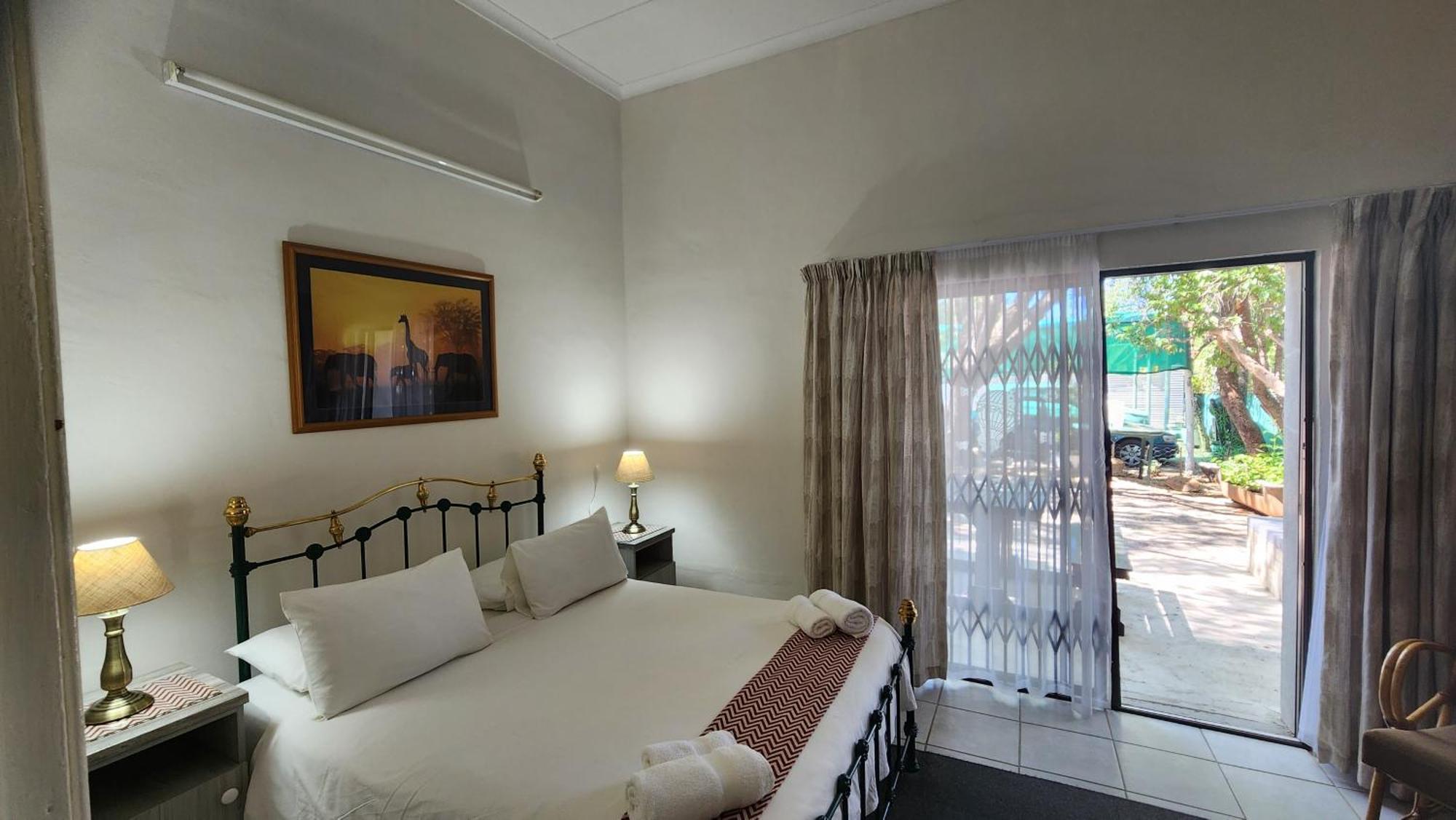 Country Village Graaff-Reinet 외부 사진