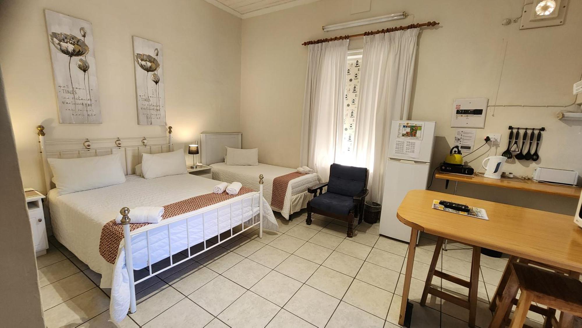 Country Village Graaff-Reinet 외부 사진